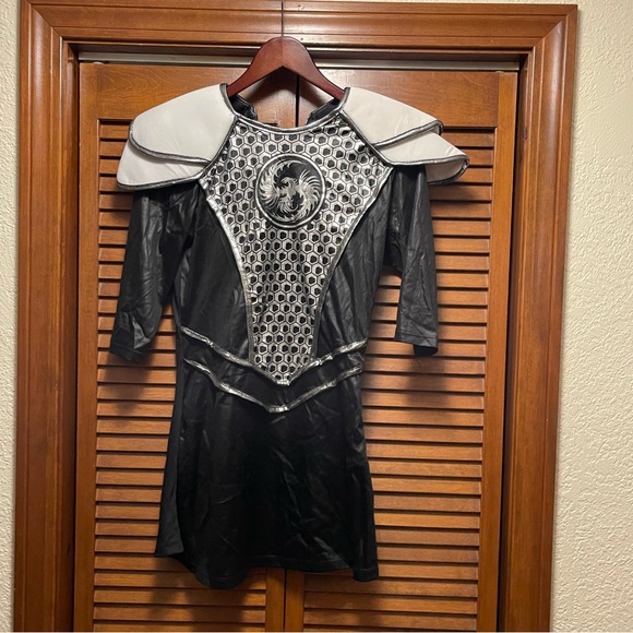 Woman’s Midnight Huntress Costume Size Medium - Picture 1 of 1